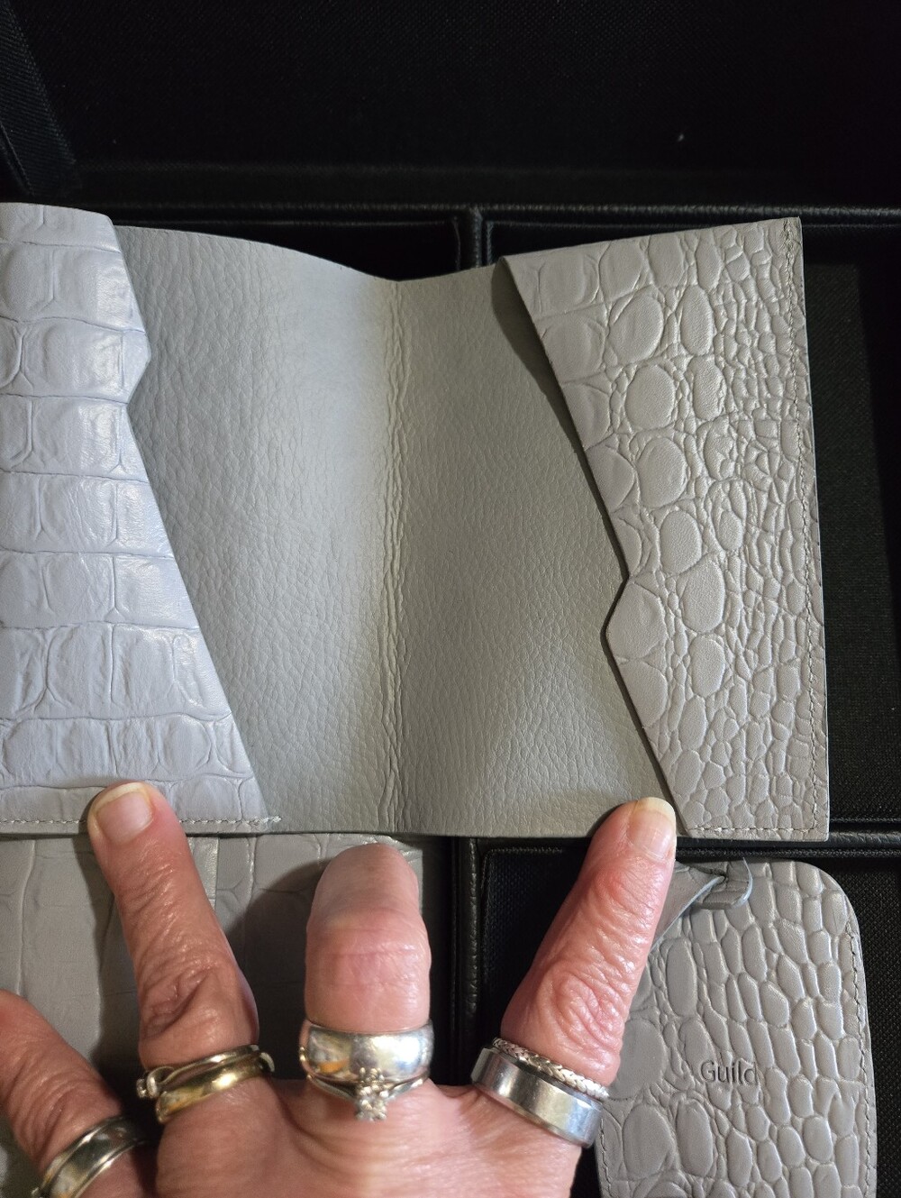 Guild Leather Croc-Embossed Wallet, Card/Passport Holder & Luggage Tag Set NIB - Picture 5 of 6